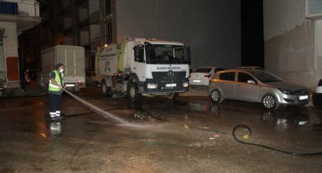 Elazığ Belediyesi Temizlik Ekiplerinden Gece Mesaisi