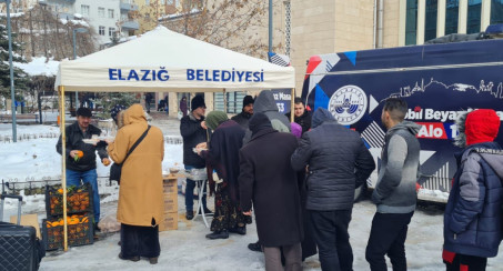 Elazığ Belediyesi Yaşanan Felaketin Ardından Vatandaşlara Desteğini Sürdürüyor