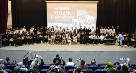 Elazığ Belediyesi Yaz Müzik Kursu Finalinde Sertifika Heyecanı