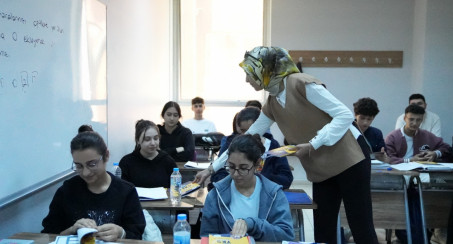 Elazığ Belediyesi, YKS'ye Girecek Öğrencilere Desteklerini Sürdürüyor