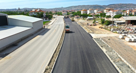 ELAZIĞ BELEDİYESİ, YOL BAKIM-ONARIM VE GENİŞLETME ÇALIŞMALARINI SÜRDÜRÜYOR