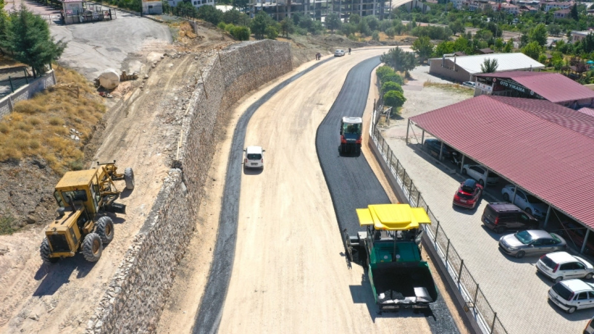 ELAZIĞ BELEDİYESİ YOL ÇALIŞMALARINI SÜRDÜRÜYOR