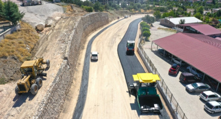 ELAZIĞ BELEDİYESİ YOL ÇALIŞMALARINI SÜRDÜRÜYOR