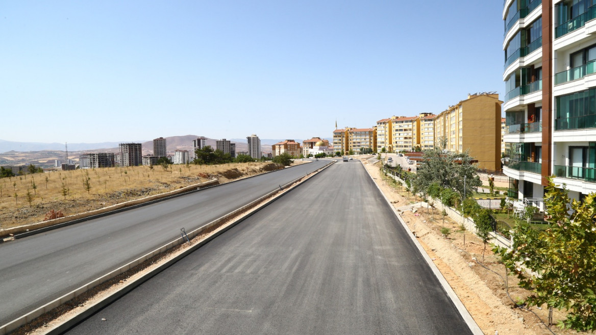 Elazığ Belediyesi Yol Çalışmalarını Sürdürüyor