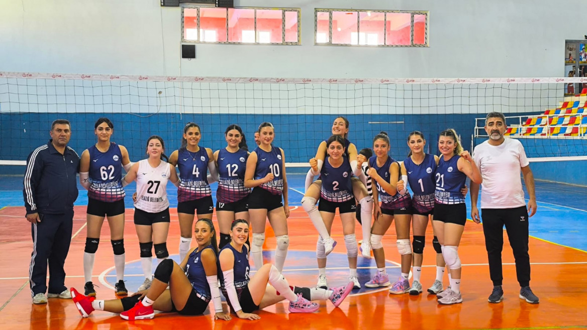Elazığ Belediyespor Kadın Voleybol Takımı, Ligde Fırtına Gibi Esiyor!