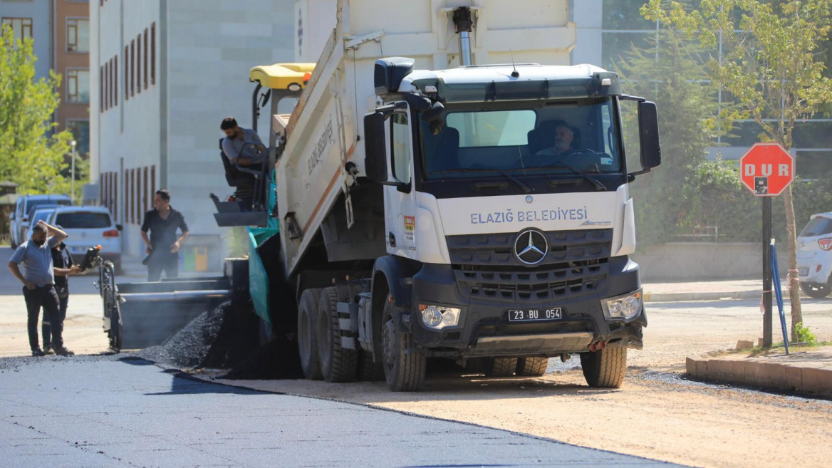 Elazığ'da Asfalt Seferberliği Sürüyor
