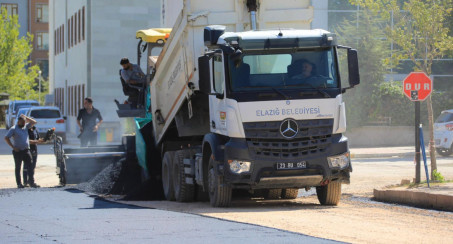 Elazığ'da Asfalt Seferberliği Sürüyor
