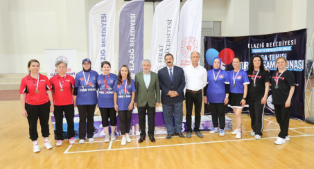 Elazığ'da Düzenlenen Kurum ve Kuruluşlar Arası Masa Tenisi Türkiye Şampiyonası Sona Erdi