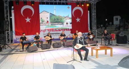 ESAT KABAKLI'DAN UNUTULMAZ BAYRAM KONSERİ