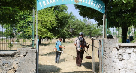 MEZARLIKLARDA TEMİZLİK VE BAKIM ONARIM ÇALIŞMALARI SÜRÜYOR