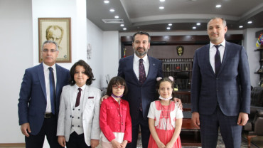 Başkan Şerifoğulları Koltuğunu Çocuklara Devretti