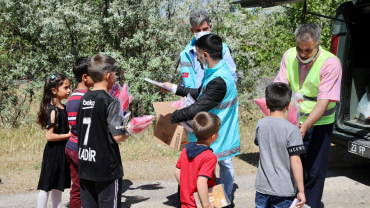 Elazığ Belediyesi Bayramda Çocukları Unutmadı