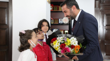 Başkan Şerifoğulları Koltuğunu Çocuklara Devretti