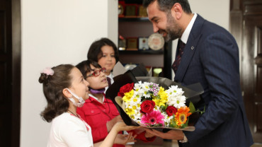 Başkan Şerifoğulları Koltuğunu Çocuklara Devretti