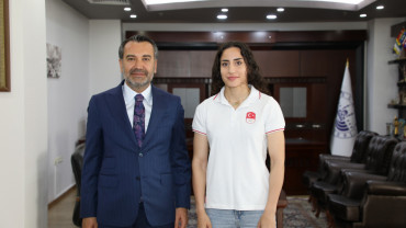 ELAZIĞ BELEDİYESPOR'UN BAŞARILI SPORCULARINDAN BAŞKAN ŞERİFOĞULLARI'NA TEŞEKKÜR ZİYARETİ