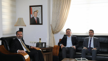 BAŞKAN ŞERİFOĞULLARI, GENÇLİK VE SPOR BAKAN YARDIMCISI DR. ENES EMİNOĞLU'NU AĞIRLADI