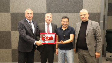 ELAZIĞ BELEDİYESİ, AHMET ŞERİF İZGÖREN'İ VELİLER VE ÖĞRENCİLERLE BULUŞTURDU