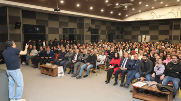 ELAZIĞ BELEDİYESİ, AHMET ŞERİF İZGÖREN'İ VELİLER VE ÖĞRENCİLERLE BULUŞTURDU