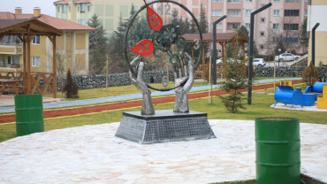 GERİ DÖNÜŞÜM PARKI'NDA YER ALAN ÖRNEK FİGÜRLER MİLLET BAHÇESİ'NDE SERGİLENECEK