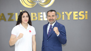 ELAZIĞ BELEDİYESPOR'UN BAŞARILI SPORCULARINDAN BAŞKAN ŞERİFOĞULLARI'NA TEŞEKKÜR ZİYARETİ