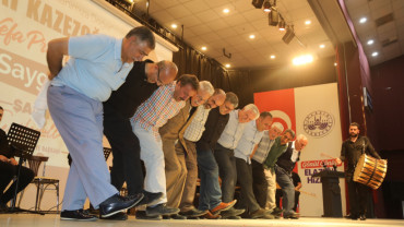 Elazığ Belediyesi, Mahalli Müziğimizin Usta İsmi Nihat Kazezoğlu'na Vefa Programı Düzenledi