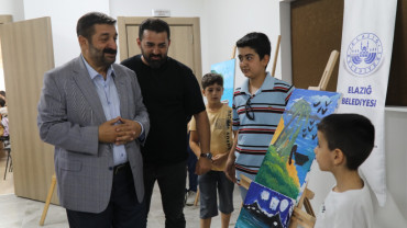 Elazığ Belediyesi Yaz Kurslarına Katılan Çocuklara Sertifikaları Verildi