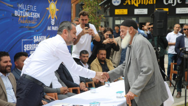 Başkan Şerifoğulları, Akpınar Mahallesi'nde Vatandaşların Sorularını Yanıtladı