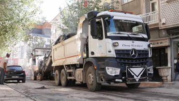 Elazığ Belediyesi, Yeni Mahalle'de Asfaltlama Çalışmalarını Sürdürüyor