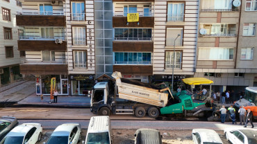 Elazığ Belediyesi, Yeni Mahalle'de Asfaltlama Çalışmalarını Sürdürüyor