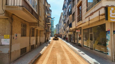 Elazığ Belediyesi, Yeni Mahalle'de Asfaltlama Çalışmalarını Sürdürüyor
