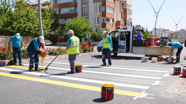 Elazığ Belediyesi Yollarda Yol Çizgi, Yaya Çizgisi ve İşaret Çalışmaları Gerçekleştiriyor
