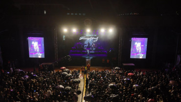 Ünlü Sanatçı Emre Altuğ, Elazığ'da Hayranları İle Buluştu