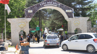 Başkan Şerifoğulları, Arife Günü Anlamlı Ziyaretler Gerçekleştirdi