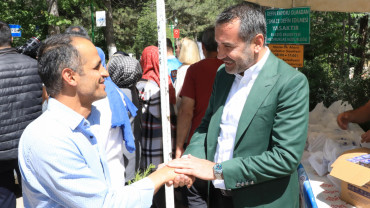 Başkan Şerifoğulları, Arife Günü Anlamlı Ziyaretler Gerçekleştirdi