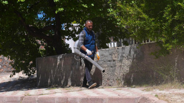 Elazığ Belediyesi, Kentin Dört Bir Yanında Temizlik Çalışmasına Devam Ediyor