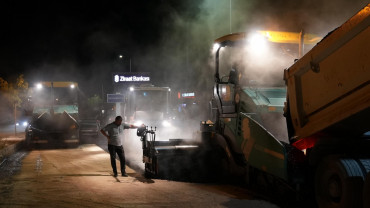 Gündoğdu Sokak'ta Asfalt Yenileniyor