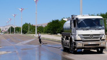 Elazığ Belediyesi'nden Aksaray ve Hicret Mahallelerinde Kapsamlı Temizlik