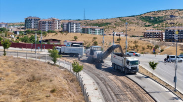 Elazığ Belediyesi, Yol Yenileme ve İyileştirme Çalışmalarını Sürdürüyor