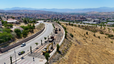 Elazığ Belediyesi, Yol Yenileme ve İyileştirme Çalışmalarını Sürdürüyor