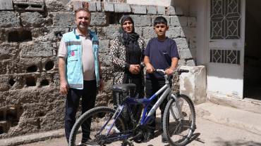 Elazığ'da 'Bir Çocuğun Kahramanı Olur Musun' Kampanyası Büyüyor