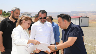 Başkan Şerifoğulları, Briketçi-Kiremitçiler Sitesi İnşaat Alanında İncelemede Bulundu