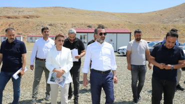 Başkan Şerifoğulları, Briketçi-Kiremitçiler Sitesi İnşaat Alanında İncelemede Bulundu