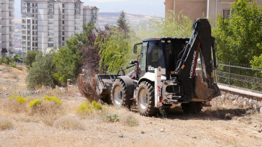 Elazığ Belediyesi, Çaydaçıra Mahallesi'nde Kapsamlı Temizlik Çalışması Gerçekleştirdi