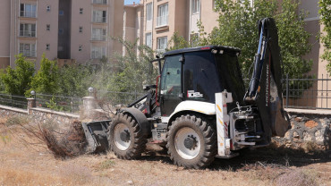 Elazığ Belediyesi, Çaydaçıra Mahallesi'nde Kapsamlı Temizlik Çalışması Gerçekleştirdi