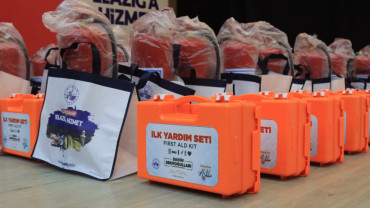 Elazığ Belediyesi'nden Muhtarlara İlk Yardım Seti ve Yangın Söndürme Tüpü