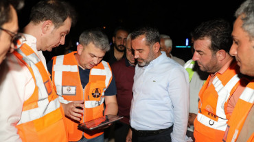 Başkan Şerifoğulları, Gece-Gündüz Sahada!