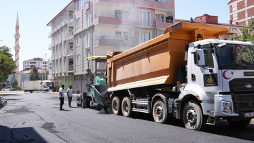Elazığ'da Asfalt Seferberliği Sürüyor