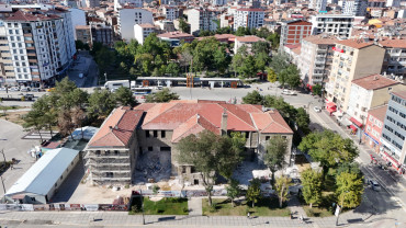 Tarihi Öğretmenevi'nde Restorasyon Çalışmaları Sürüyor