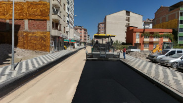 Elazığ Belediyesi, Rızaiye Mahallesi'nde Yol Yenileme Çalışması Yapıyor