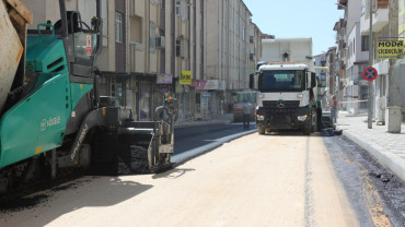 Elazığ Belediyesi, Rızaiye Mahallesi'nde Yol Yenileme Çalışması Yapıyor